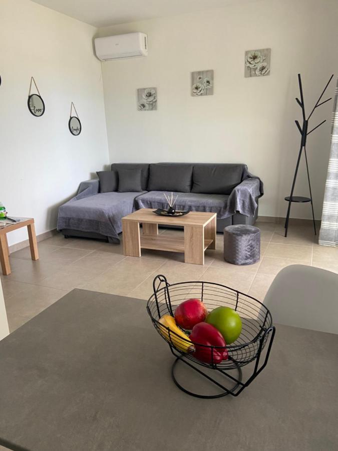 Villa M & F House à Oropos Extérieur photo