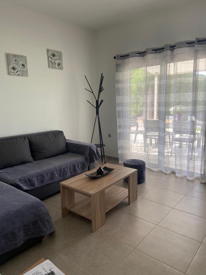 Villa M & F House à Oropos Extérieur photo